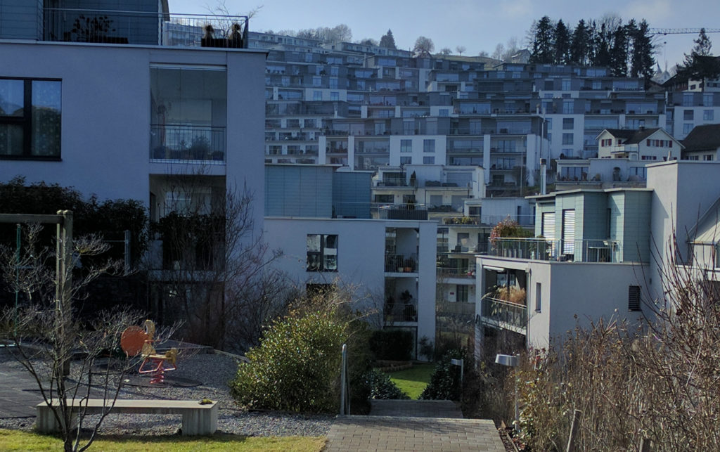 Homestitting, Muelibach, Hintergrund